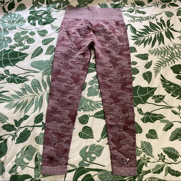 SOLD Gymshark Camo Leggings in Berry - Picture 5 of 9